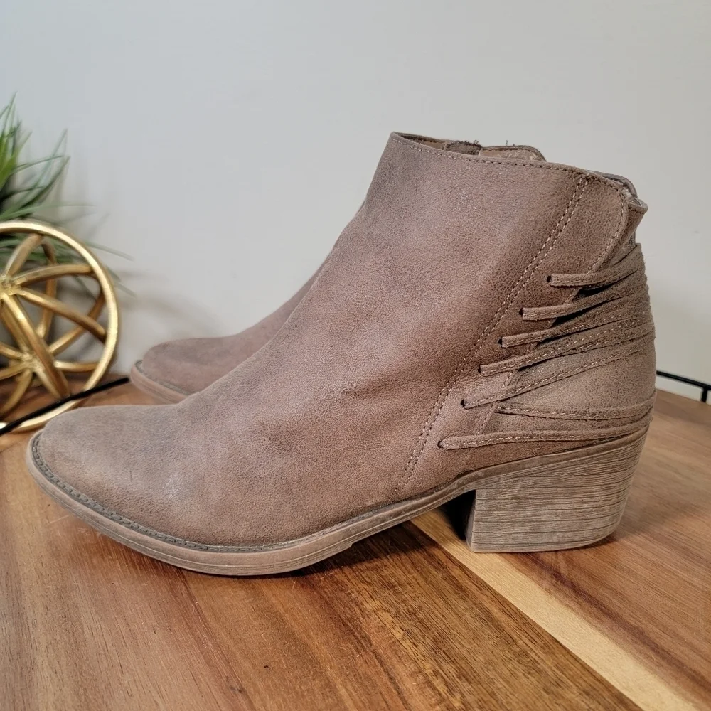 Very Volatile Vegan Leather Ankle Boots Size 8